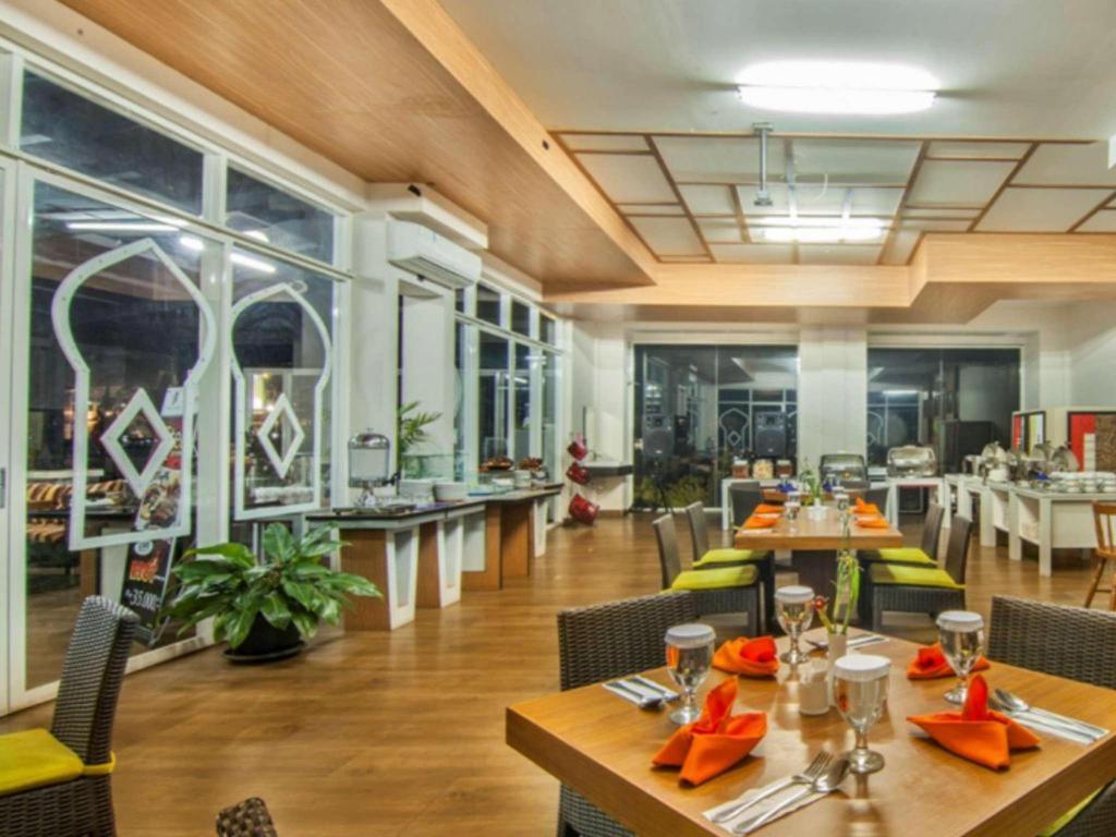 The Rizen Hotel Cisarua Exterior foto