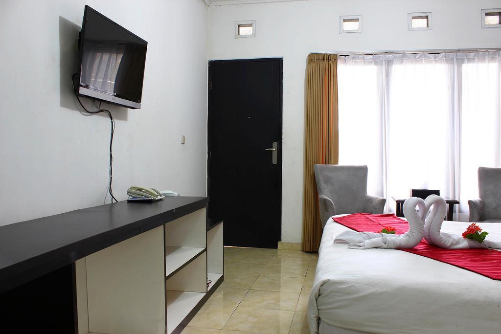 The Rizen Hotel Cisarua Exterior foto